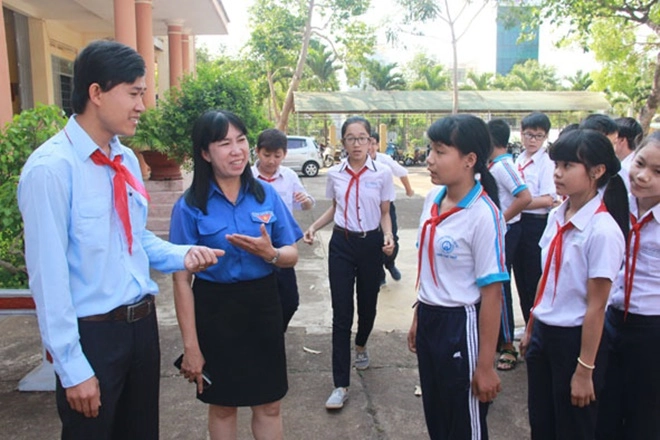 Tổng hợp chế độ giáo viên kiêm nhiệm Tổng phụ trách Đội