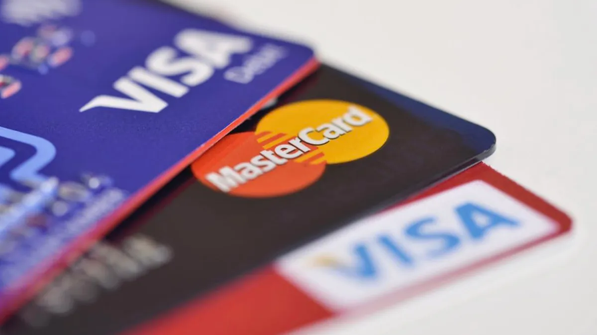 Thẻ ghi nợ quốc tế là gì? Lưu ý để sử dụng thẻ an toàn, hiệu quả