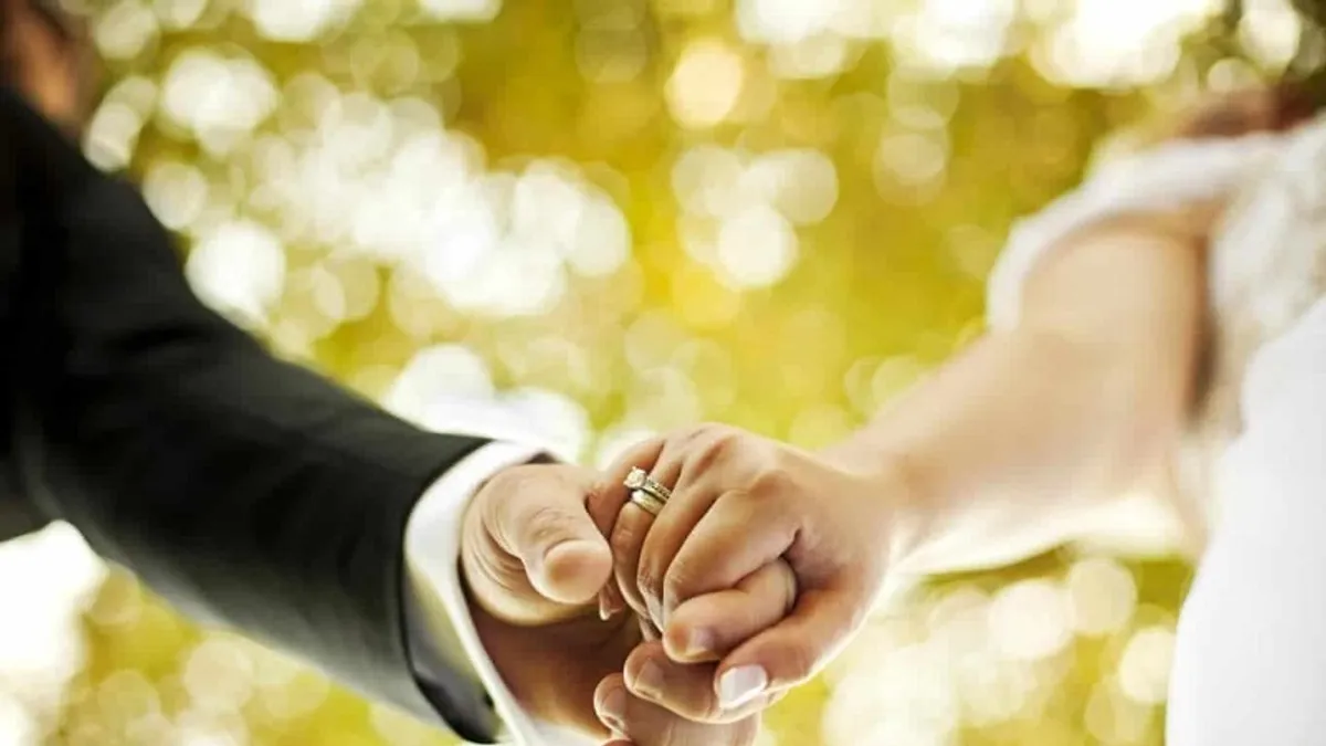 Hôn nhân là gì? Quy định pháp luật điều chỉnh quan hệ hôn nhân