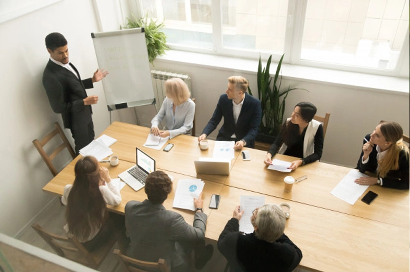 Quản lý là gì? Người quản lý có vai trò thế nào trong tổ chức?