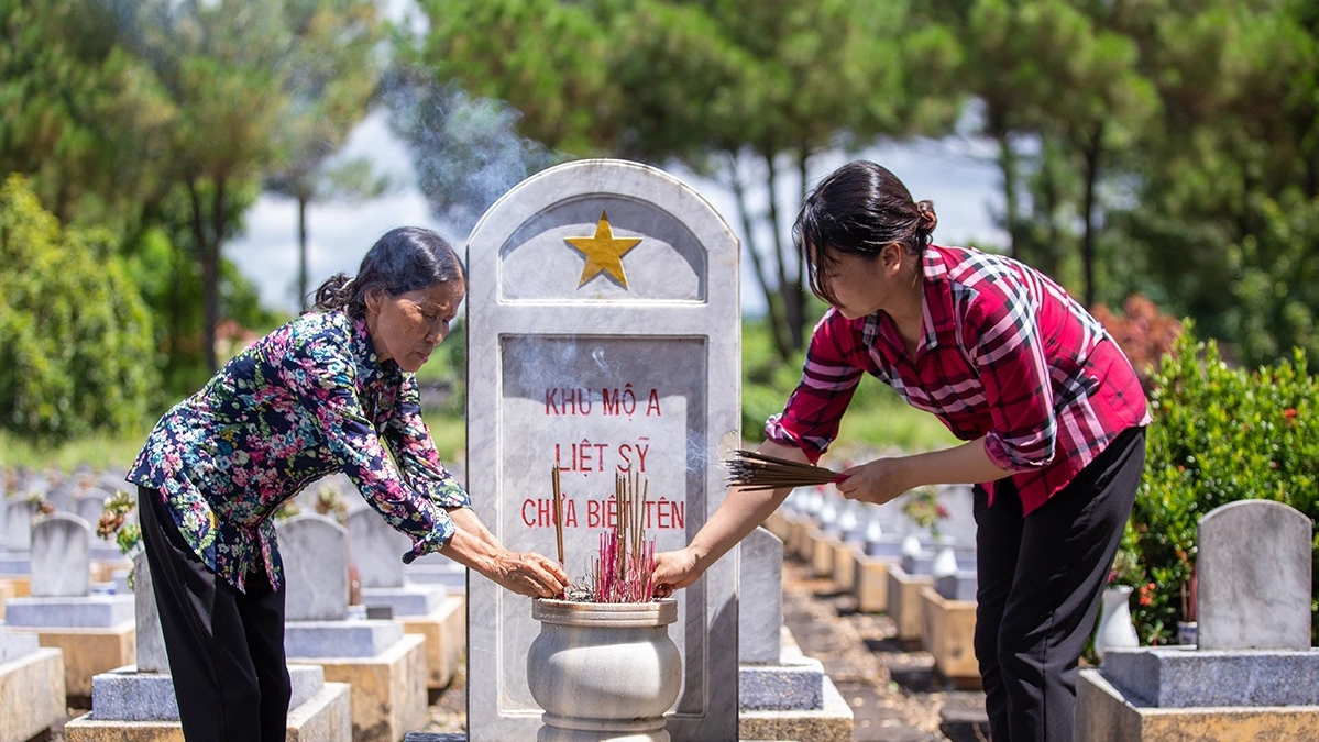 Thân nhân liệt sỹ gồm những ai? Được hưởng chế độ ưu đãi gì?