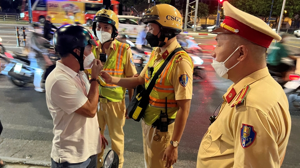 Không vi phạm có bị CSGT gọi vào thổi nồng độ cồn không?