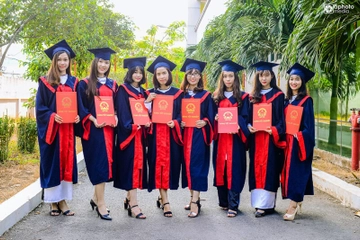 Bằng cử nhân là loại bằng được cấp cho những sinh viên tốt nghiệp bậc đại học