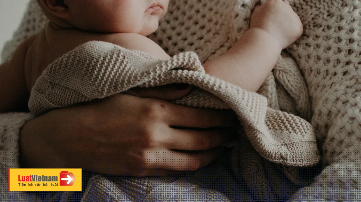 Chế độ thai sản cho người nhận con nuôi được quy định thế nào?