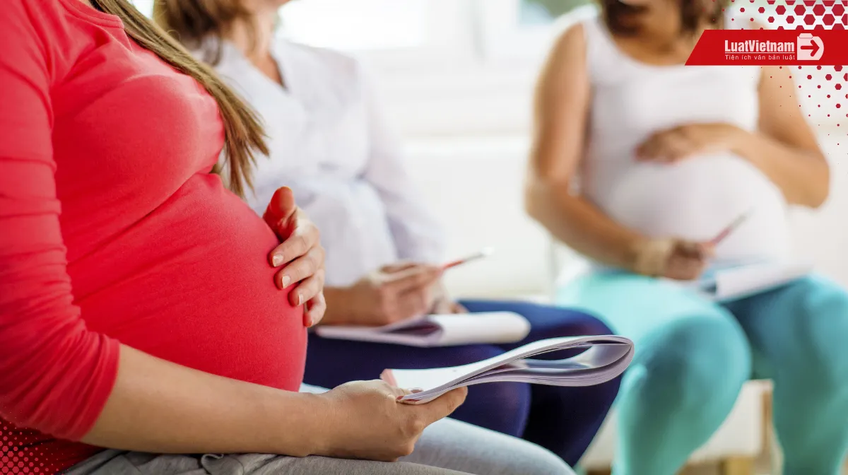 Lao động nữ được nghỉ khám thai mấy lần? 