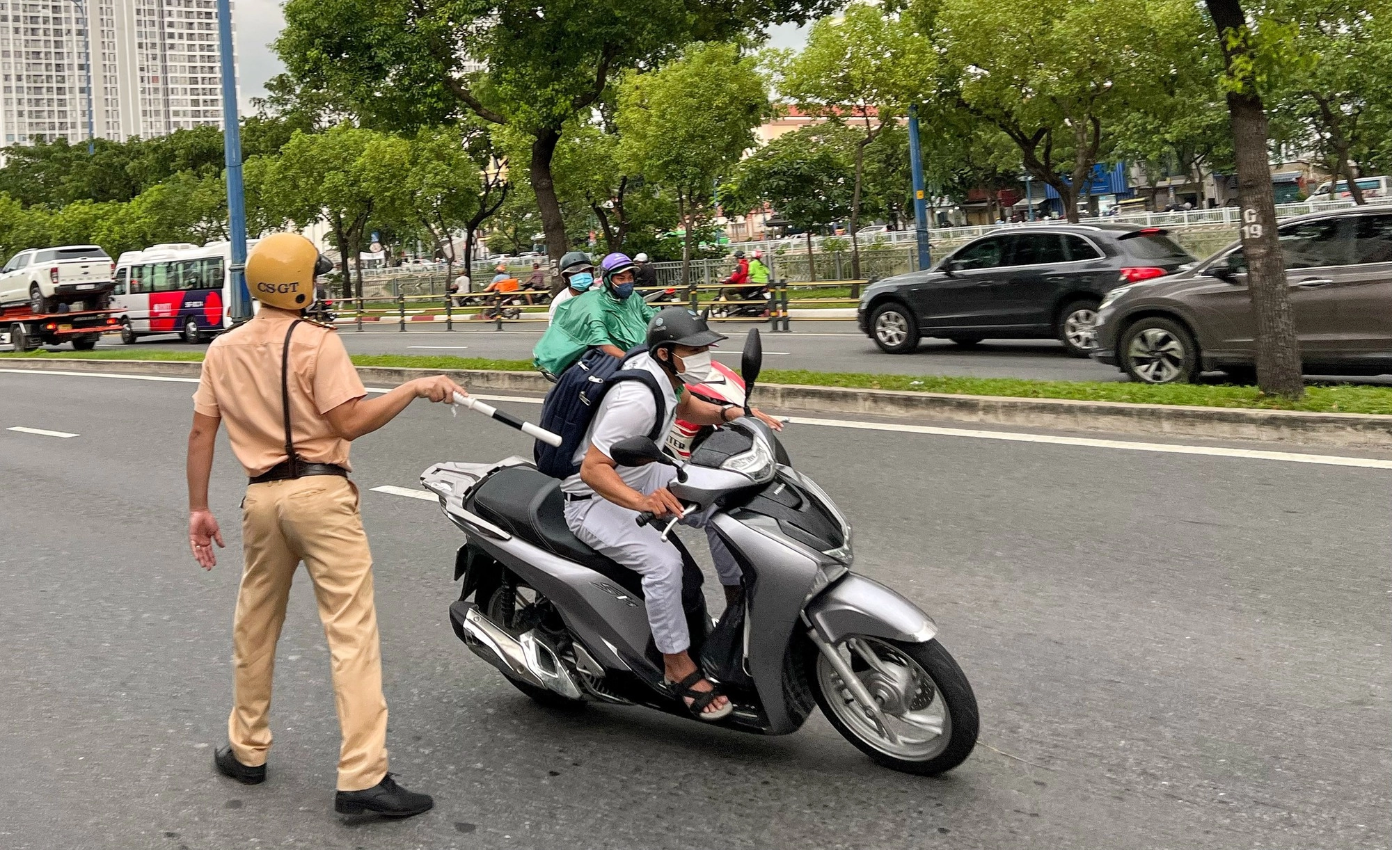 Không chấp hành hiệu lệnh của CSGT bị phạt thế nào?